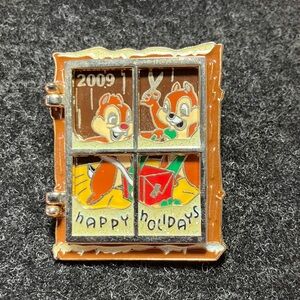 Holiday Window Pin with Chipmunks 2009 Limited B3